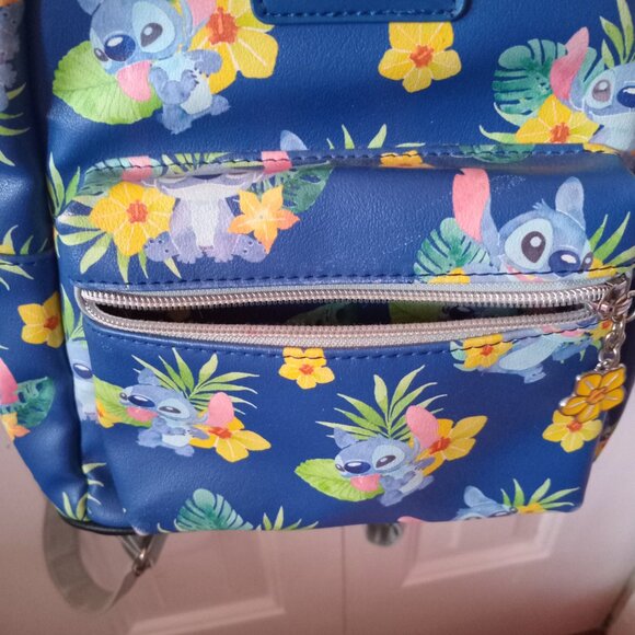 Disney's Stitch Mini Backpack - Hot Topic - Picture 3 of 5